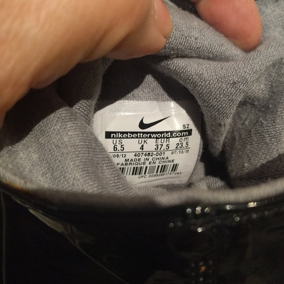 NIKE - Picture 11 of 12